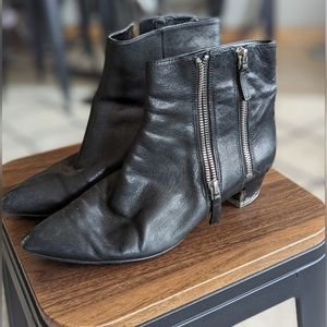Nine West Tunic zippered Black Ankle Booties